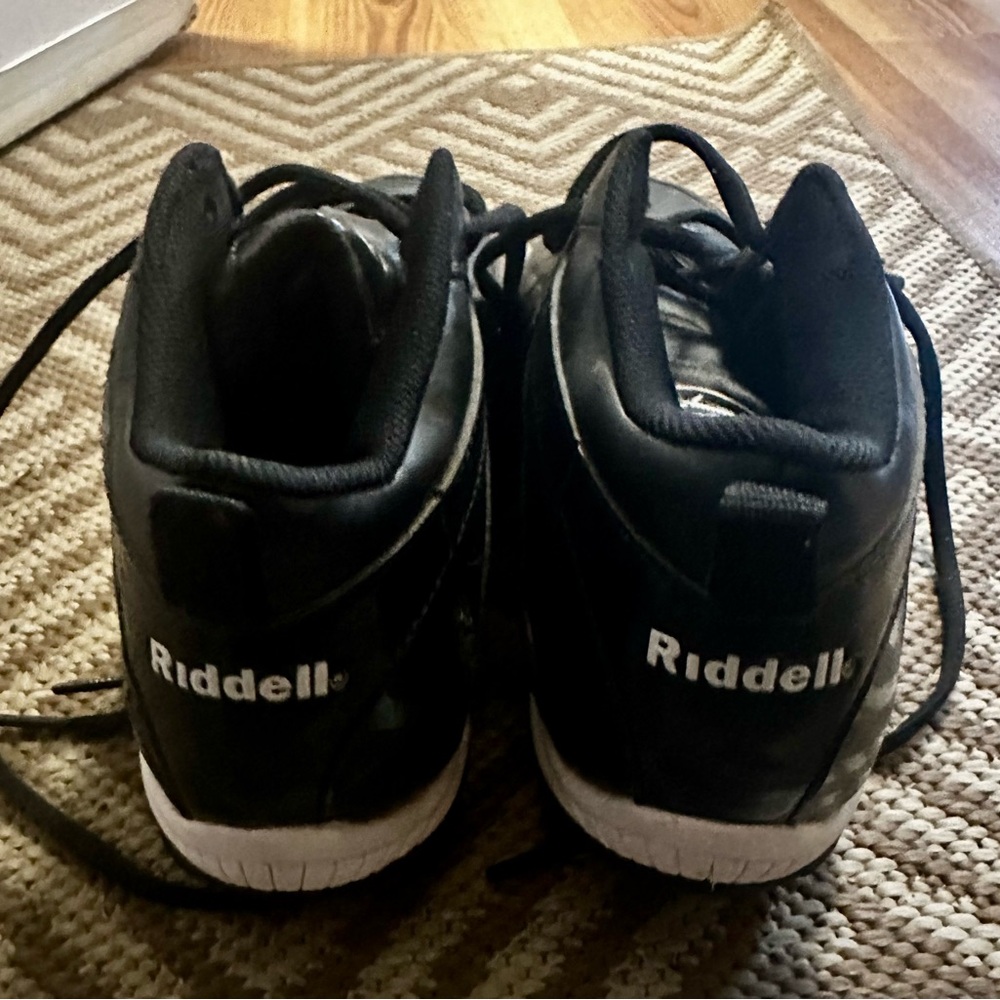 Riddell Men’s Football Cleats Size 10.5 Black Low Top Athletic Shoes
